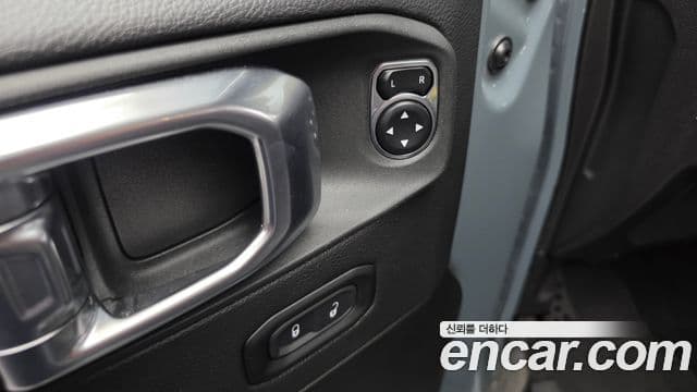 Jeep Wrangler 2025 — Фото 13/20
