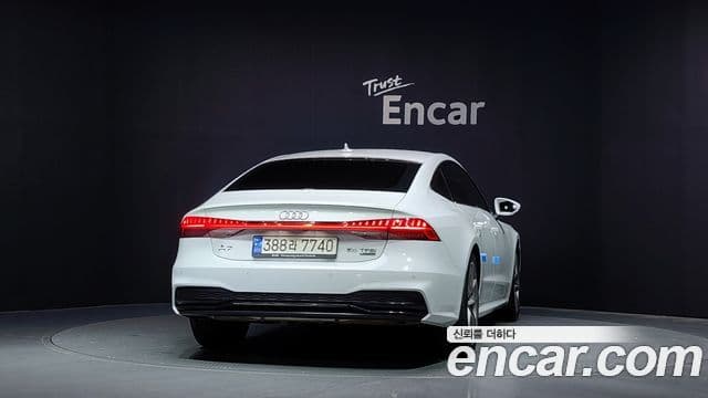 Audi A7 2021 — ფოტო 4/20