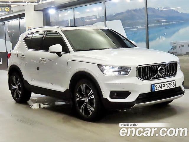 Volvo XC40 2022 — ფოტო 10/20