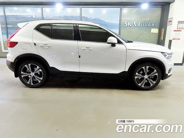 Volvo XC40 2022 — ფოტო 2/20