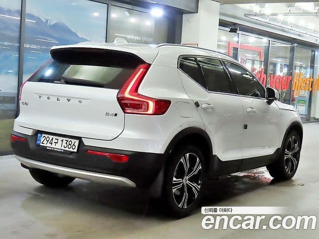Volvo XC40 2022 — ფოტო 3/20