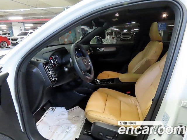 Volvo XC40 2022 — ფოტო 5/20