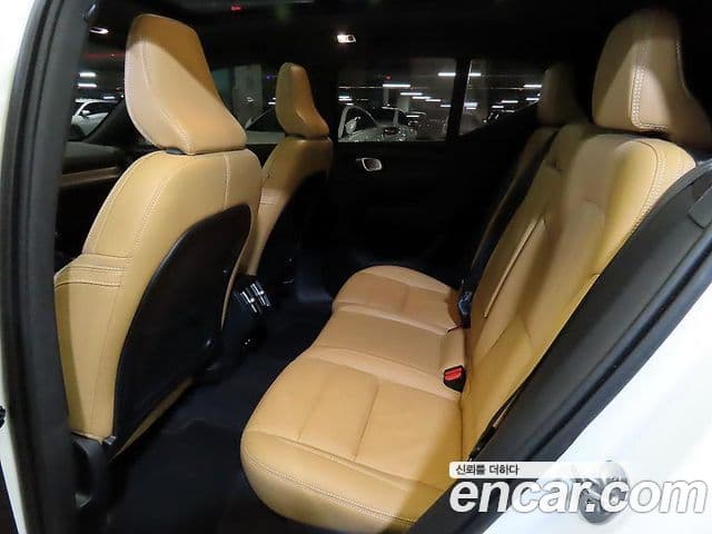 Volvo XC40 2022 — ფოტო 6/20