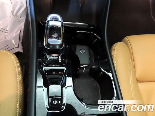 Volvo XC40 2022 — ფოტო 12/20