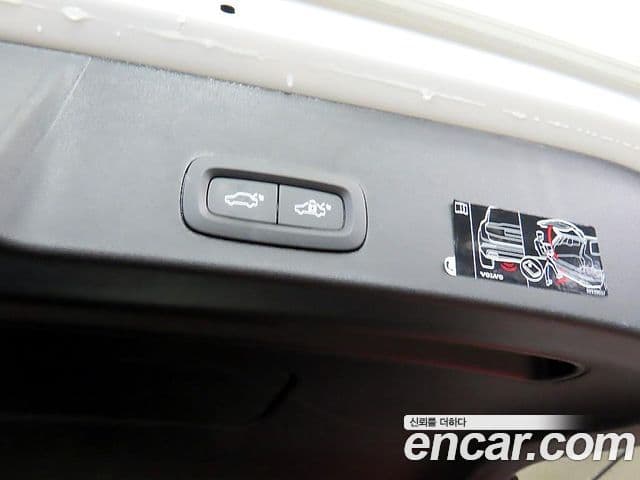 Volvo XC40 2022 — ფოტო 15/20
