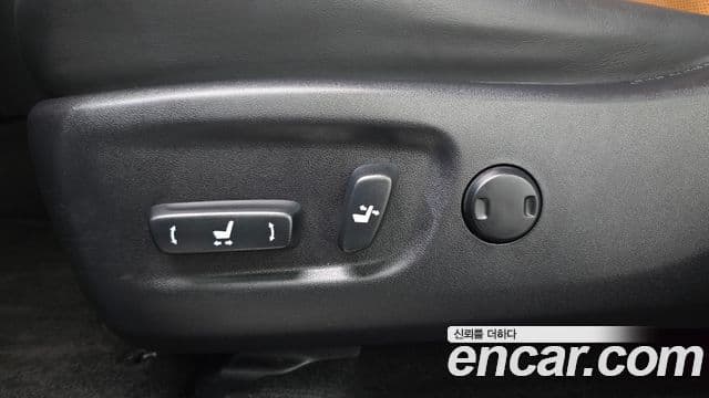 Lexus NX300h 2021 — Photo 31/38
