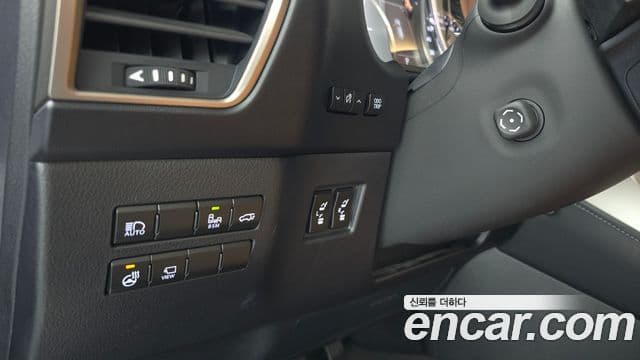 Lexus NX300h 2021 — Photo 35/38