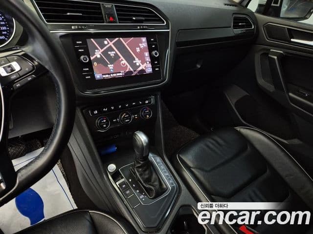 Volkswagen Tiguan 2020 — ფოტო 9/19