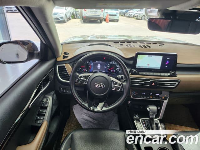 Kia Seltos 2019 — фото 7 из 20