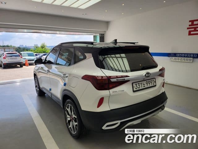 Kia Seltos 2019 — фото 11 из 20