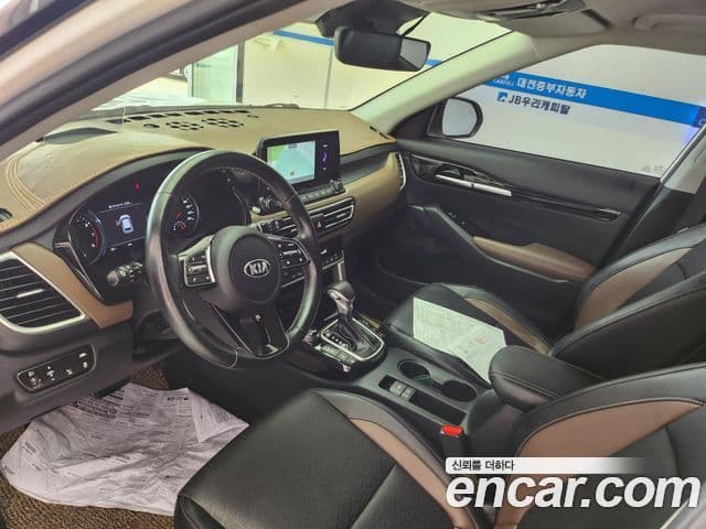 Kia Seltos 2019 — фото 16 из 20