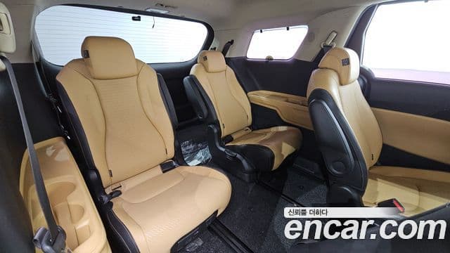 Kia Carnival 2020 — ფოტო 18/20