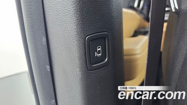 Kia Carnival 2020 — ფოტო 22/36