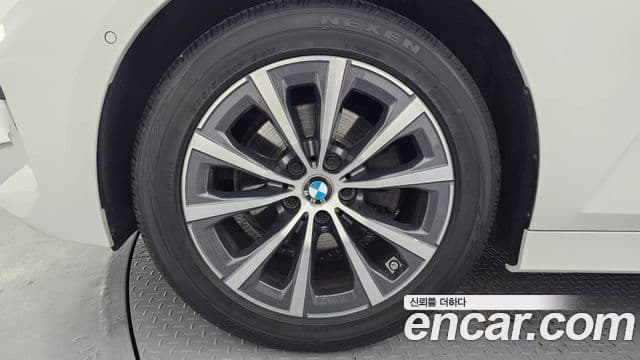 BMW 3 Series 2023 — ფოტო 5/20