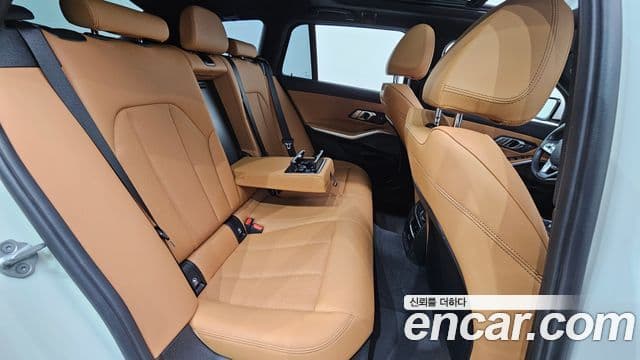 BMW 3 Series 2023 — ფოტო 19/20