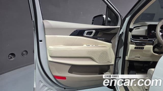 Kia Carnival 2025 — Photo 4/33
