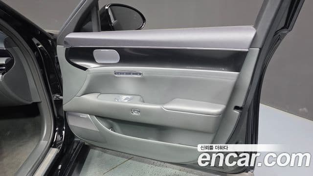 Genesis G90 2022 — Photo 16/37