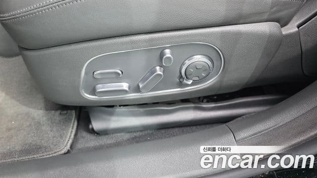 Genesis G90 2022 — Photo 14/37