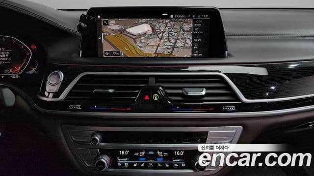 BMW 7 Series 2021 — ფოტო 12/20