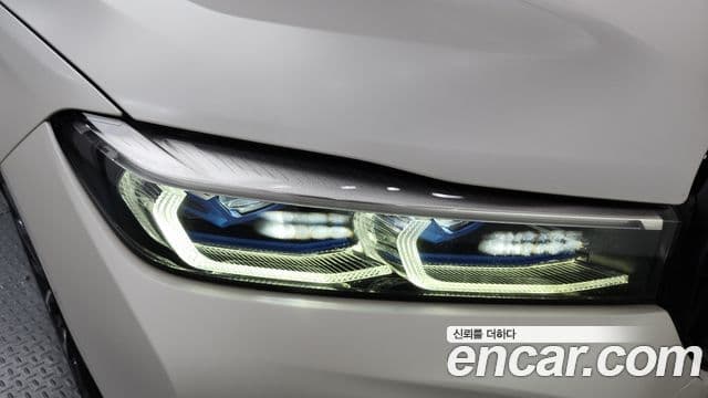 BMW 7 Series 2021 — ფოტო 26/36