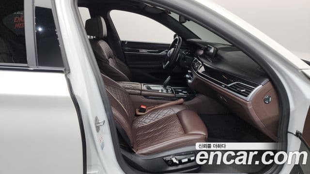 BMW 7 Series 2021 — ფოტო 18/36