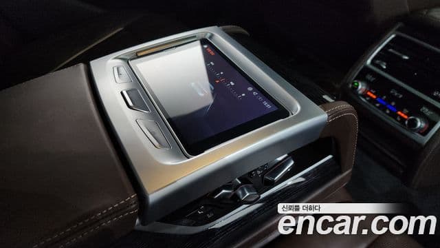 BMW 7 Series 2021 — ფოტო 28/36