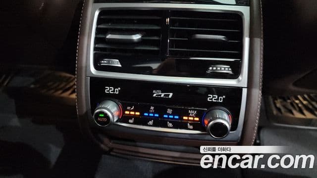 BMW 7 Series 2021 — ფოტო 22/36