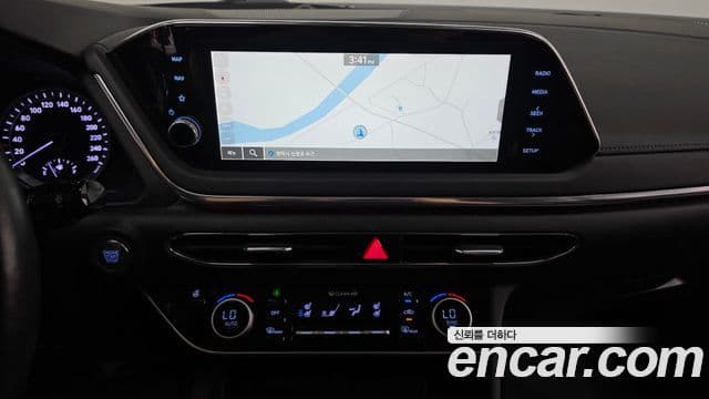 Hyundai Sonata 2022 — ფოტო 14/20