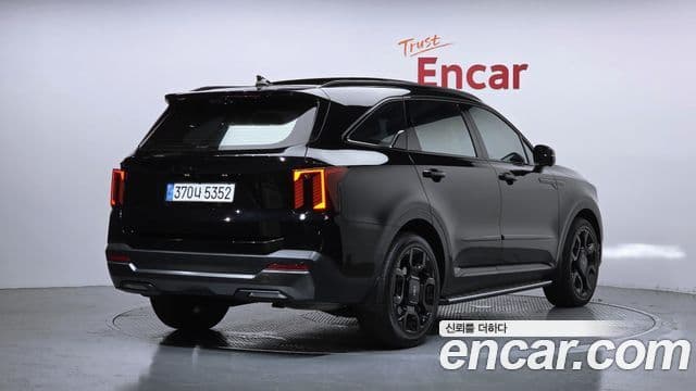 Kia Sorento 2023 — ფოტო 2/20