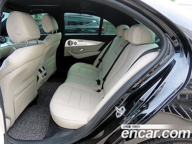 Mercedes-Benz E-Class 2021 — фото 5 из 9