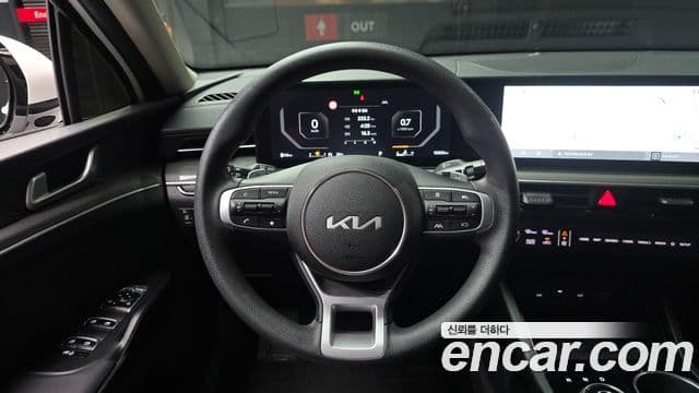 Kia K5 2023 — ფოტო 13/20