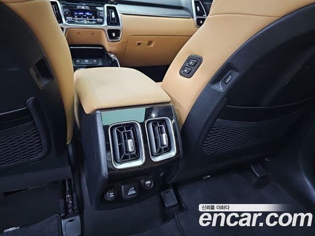 Kia Sorento 2022 — ფოტო 18/19