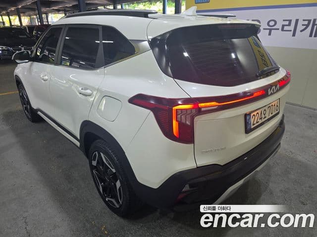 Kia Seltos 2022 — ფოტო 7/14