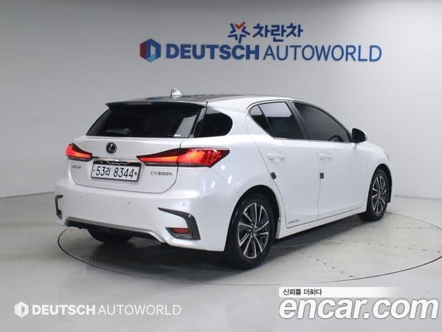 Lexus CT200h 2018 — ფოტო 1/20