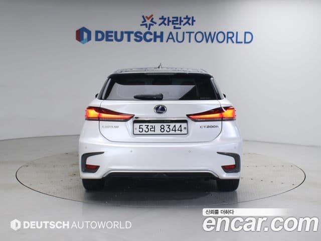 Lexus CT200h 2018 — ფოტო 3/20