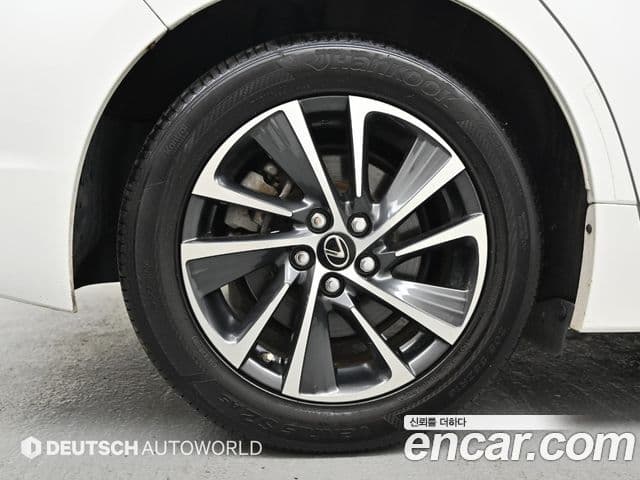 Lexus CT200h 2018 — ფოტო 4/20