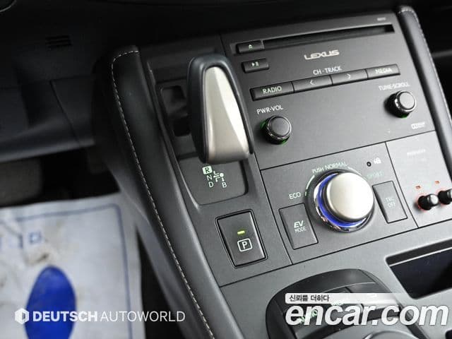 Lexus CT200h 2018 — ფოტო 7/20