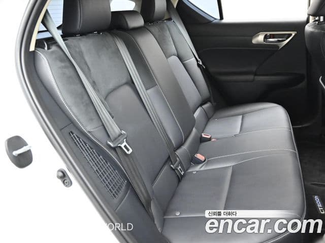Lexus CT200h 2018 — ფოტო 12/20