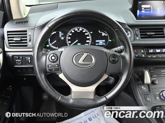 Lexus CT200h 2018 — ფოტო 13/20
