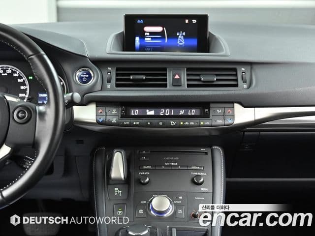 Lexus CT200h 2018 — ფოტო 14/20