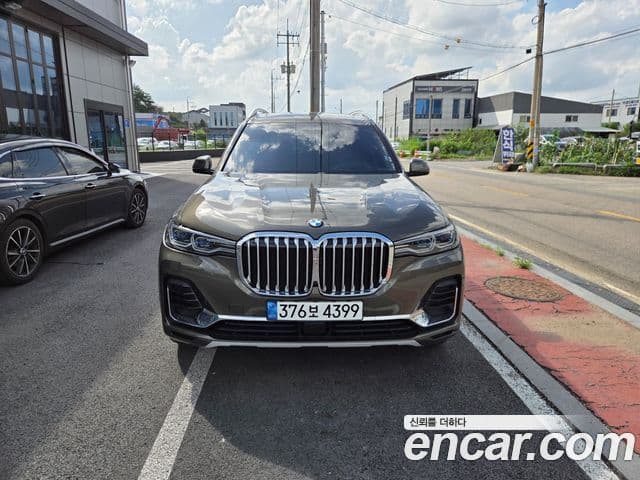 BMW X7 2022 — ფოტო 10/16