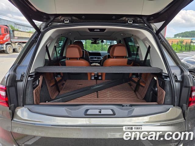 BMW X7 2022 — ფოტო 9/16