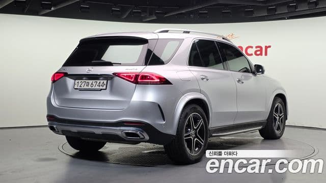 Mercedes-Benz GLE-Class 2019 — ფოტო 2/20