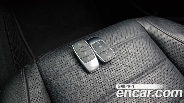 Mercedes-Benz GLE-Class 2019 — ფოტო 17/20
