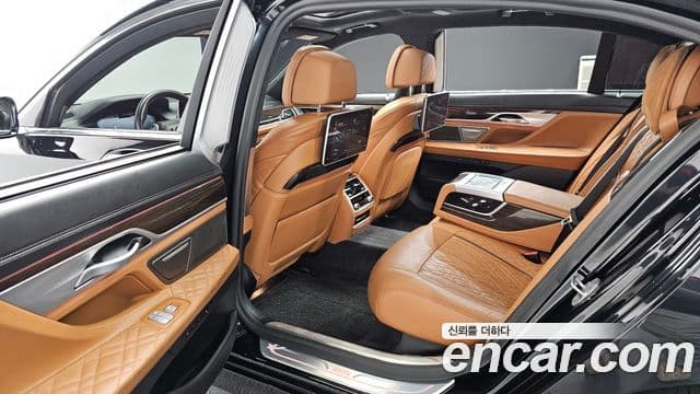 BMW 7 Series 2020 — Фото 11/20