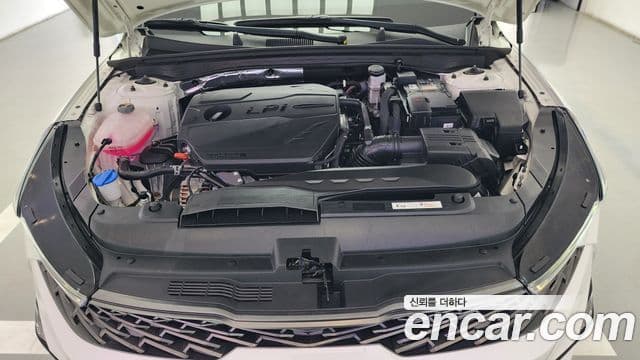 Kia K5 2022 — ფოტო 8/18