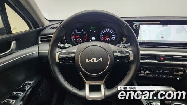 Kia K5 2022 — ფოტო 14/18