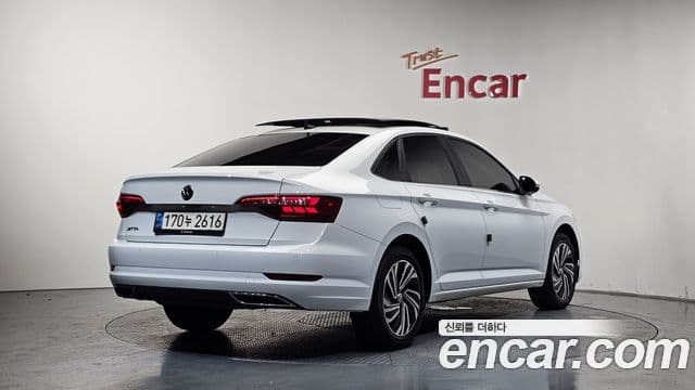 Volkswagen Jetta 2021 — ფოტო 2/20