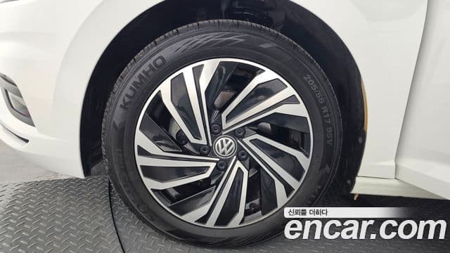 Volkswagen Jetta 2021 — ფოტო 5/20