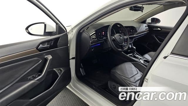 Volkswagen Jetta 2021 — ფოტო 9/20